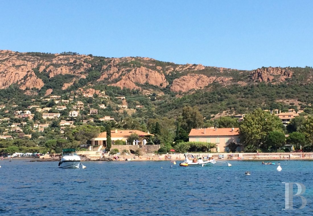 A family home built on the foundations of an ancient fortress in Agay harbour, Saint-Raphaël - photo  n°23